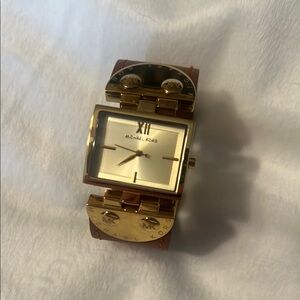 Michael Kors Mk2367 Gold and Leather Band Women’s Watch